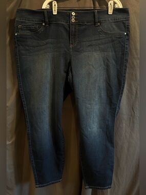 Torrid Denim Women’s Triple Button Skinny Jeans w/Faux Front Pockets; Size 26R